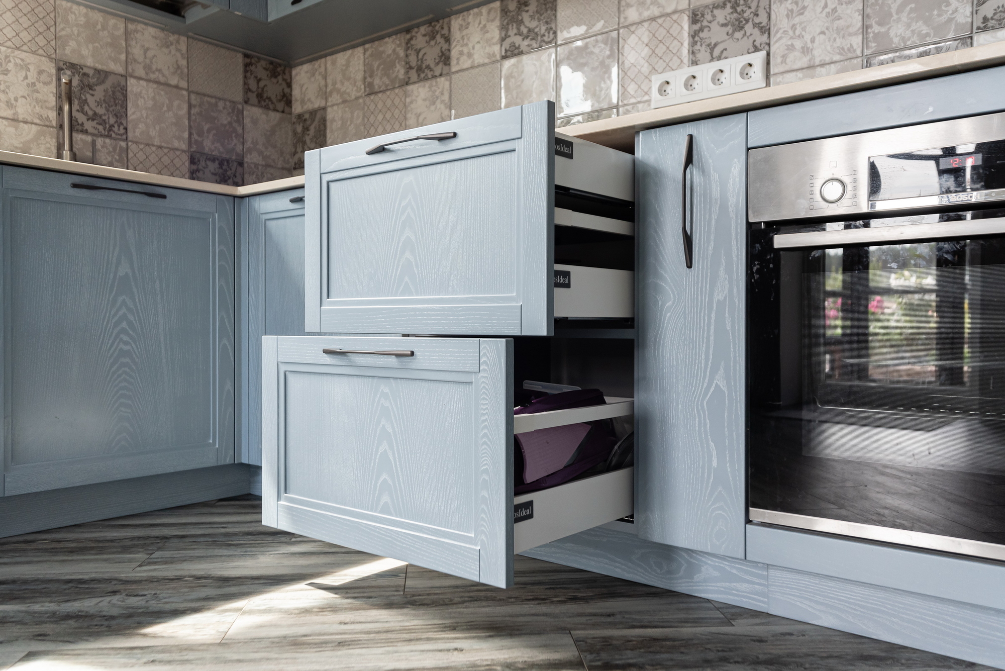 Алегри - угловая кухня фабрики GeosIdeal - фото в интерьере (ул. Лесная) ★ Кухни на заказ в Воронеже