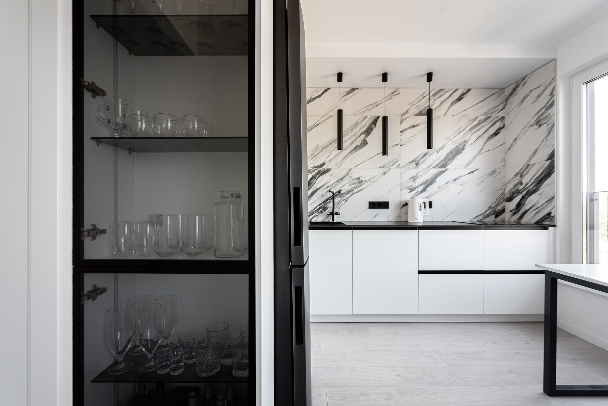 Угловая кухня фабрики ЗОВ - фото в интерьере (ул. Бульвар Зеленой Гавани) ★ Кухни на заказ в Воронеже