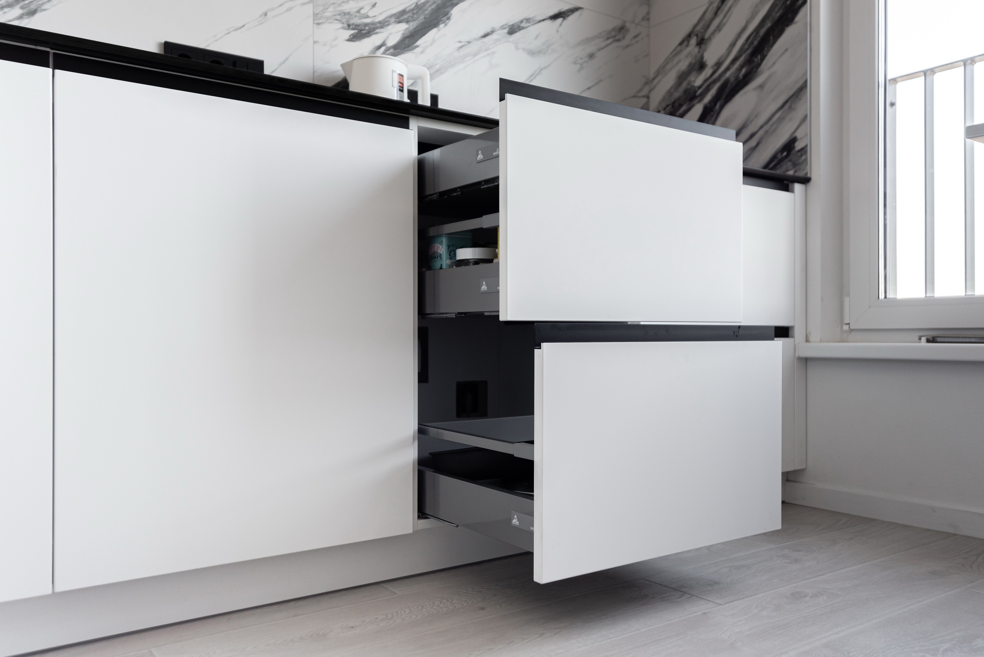 Угловая кухня фабрики ЗОВ - фото в интерьере (ул. Бульвар Зеленой Гавани) ★ Кухни на заказ в Воронеже