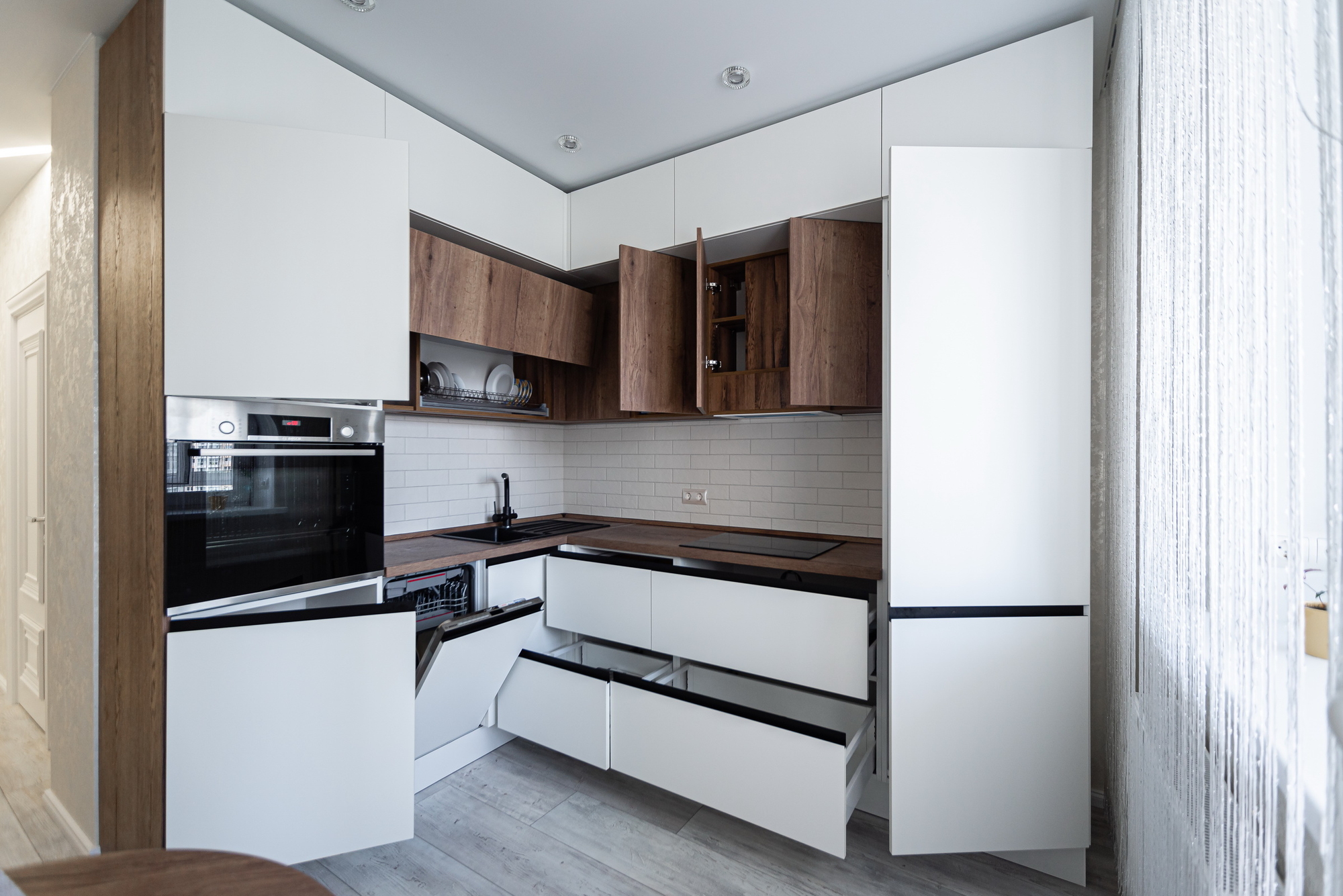 Угловая кухня фабрики ЗОВ (ул. Княгиневская) - фото в интерьере ★ Кухни на заказ в Воронеже