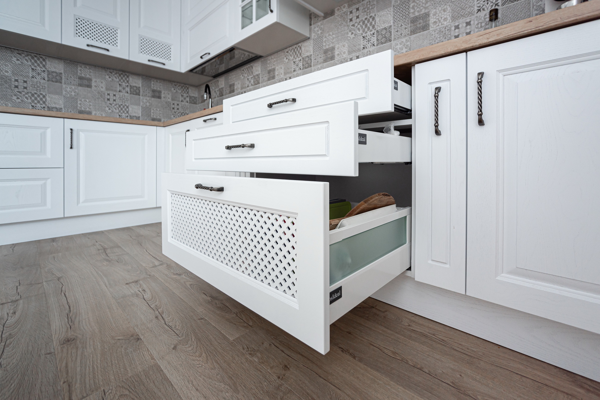 Кухня Симона фабрики GeosIdeal - фото в интерьере (ул. Княгиневская) ★ Кухни на заказ в Воронеже