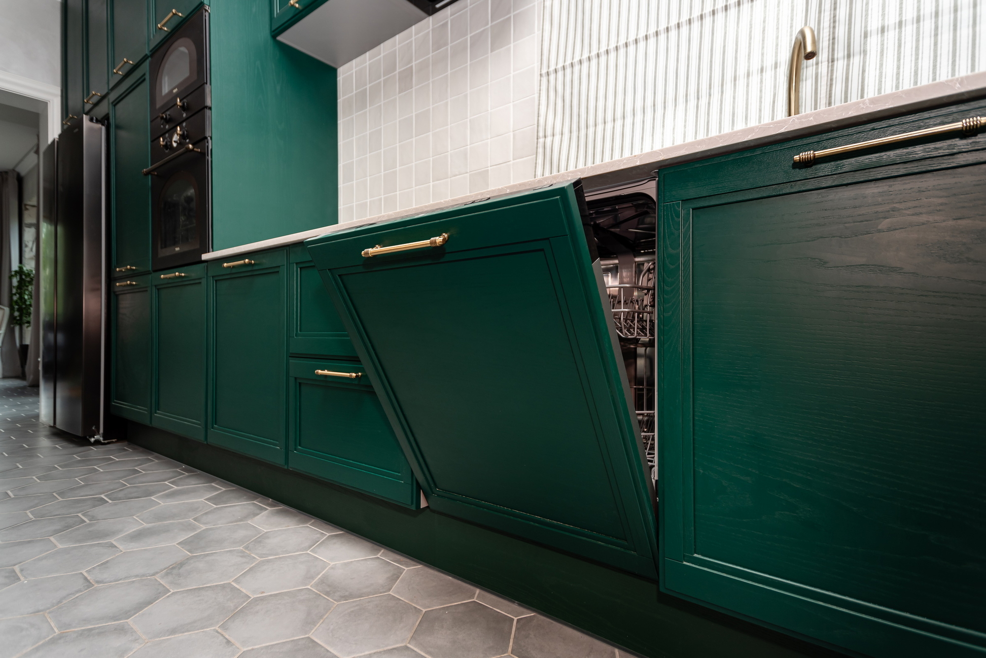 Кухня Фреда фабрики GeosIdeal - фото в интерьере (ул. Новаш) ★ Кухни на заказ в Воронеже