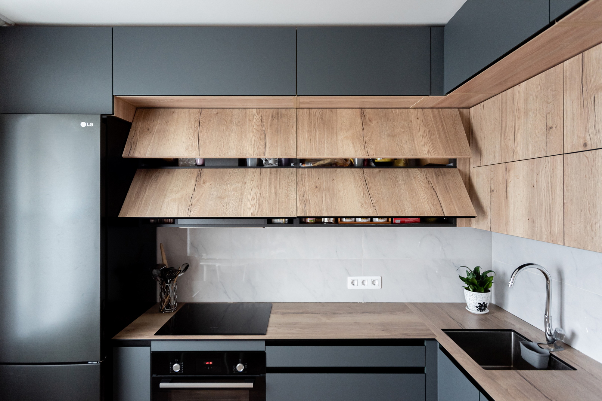 Угловая кухня фабрики ЗОВ (пр-т Независимости) - фото в интерьере ★ Кухни на заказ в Воронеже