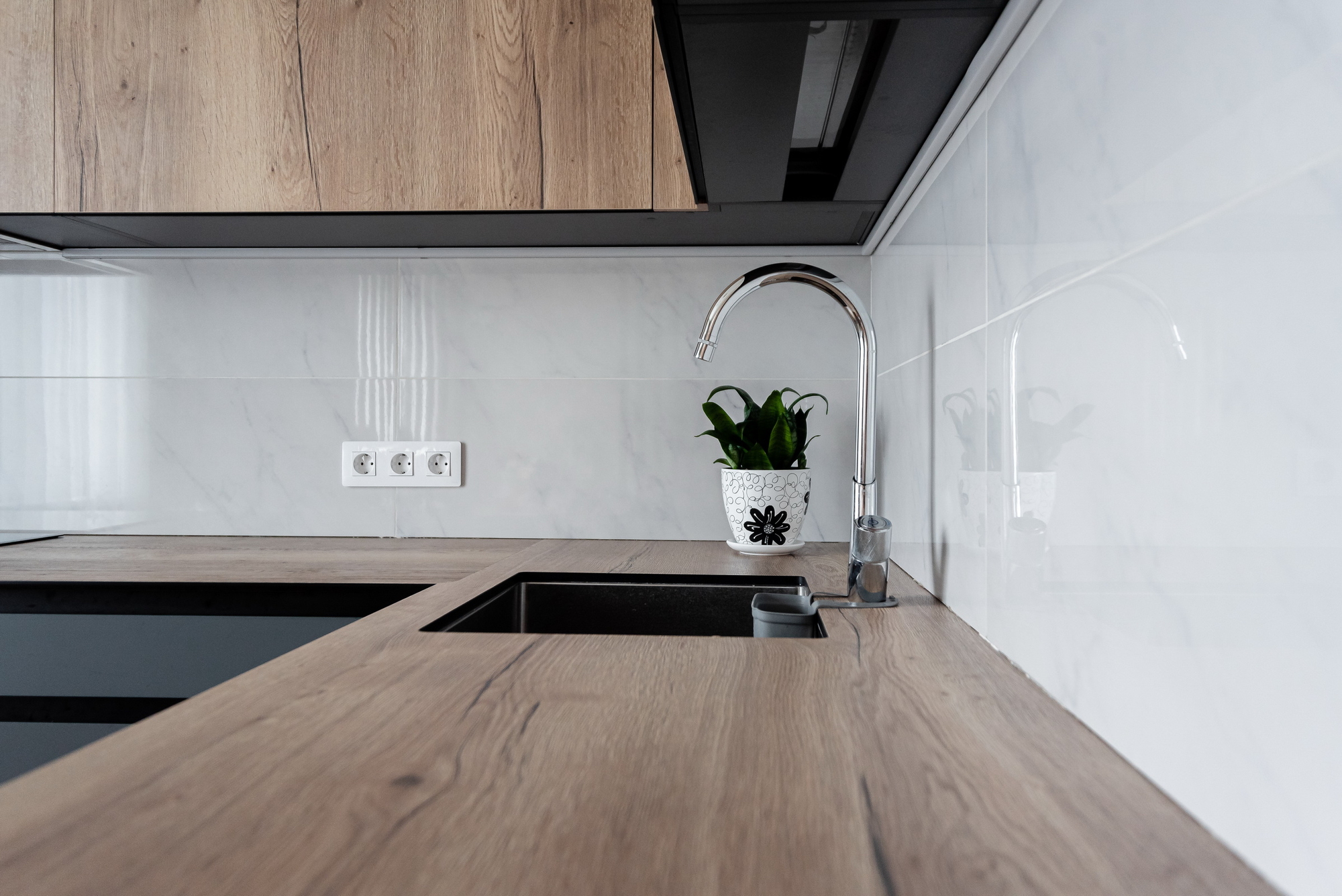 Угловая кухня фабрики ЗОВ (пр-т Независимости) - фото в интерьере ★ Кухни на заказ в Воронеже