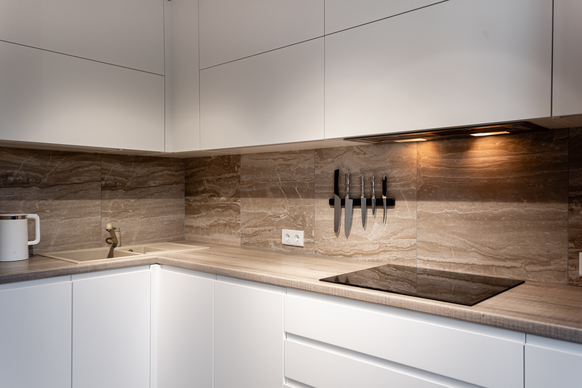 Угловая кухня фабрики ЗОВ - фото в интерьере (ул. Студенецкая) ★ Кухни на заказ в Воронеже