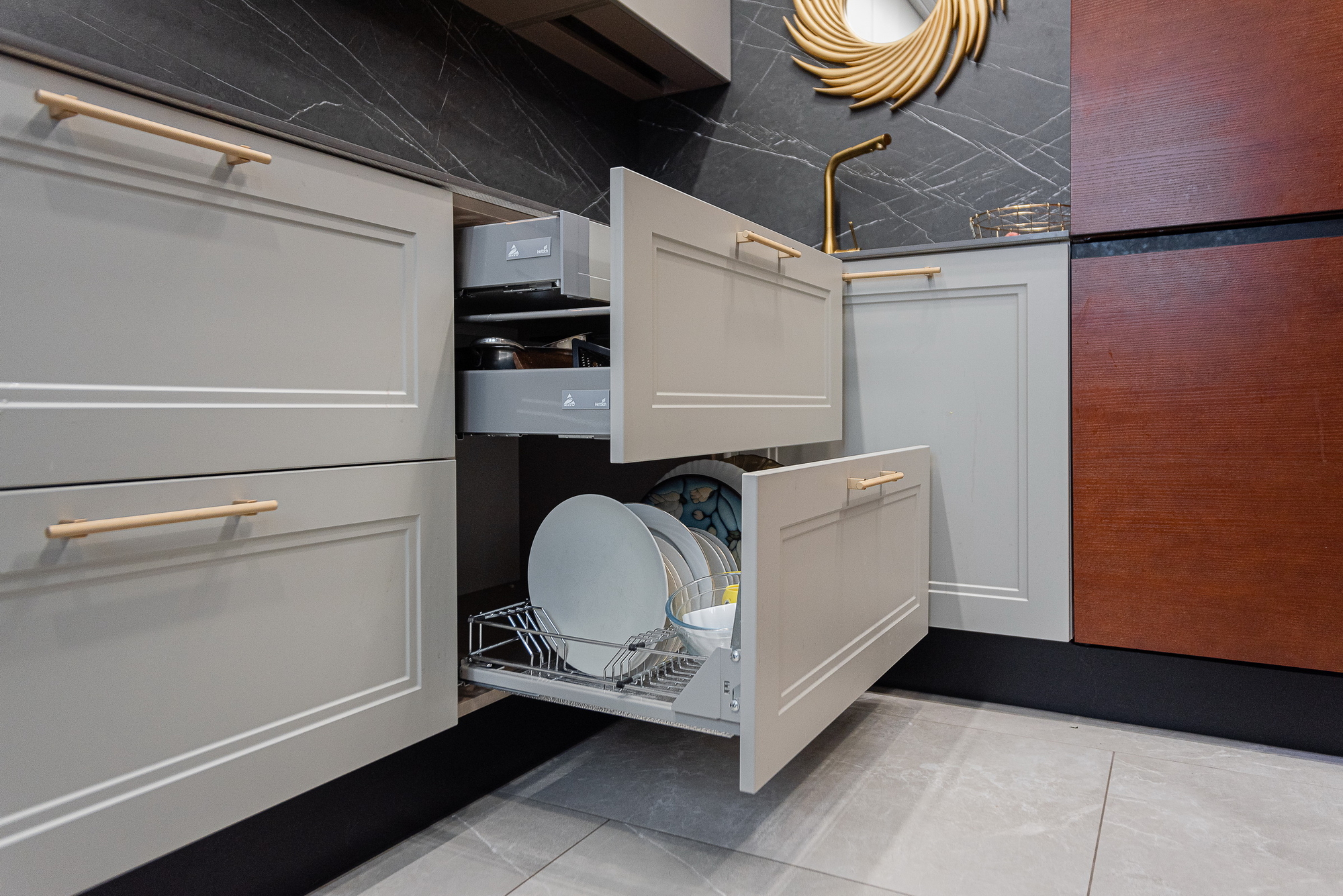 Кухня Эйвон фабрики ЗОВ - фото в интерьере ★ Кухни на заказ в Воронеже