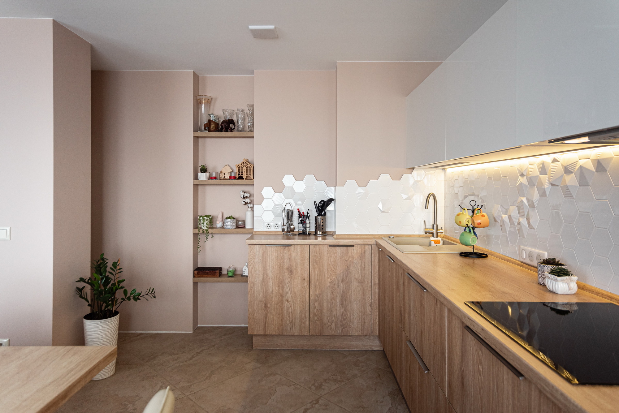 Кухня с островом фабрики ЗОВ - ул. Притыцкого - фото в интерьере ★ Кухни на заказ в Воронеже