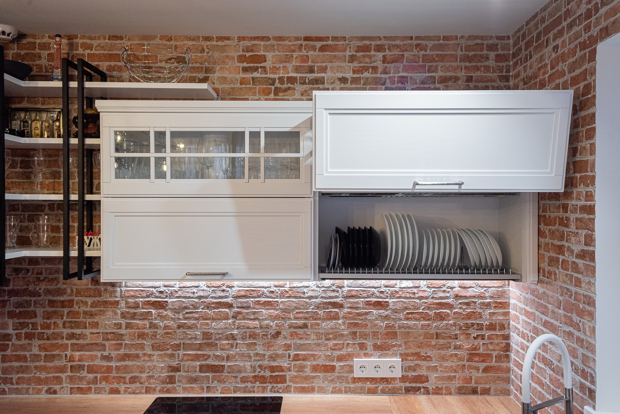 Угловая кухня Фреда фабрики GeosIdeal - фото в интерьере (ул. Ратомская) ★ Кухни на заказ в Воронеже