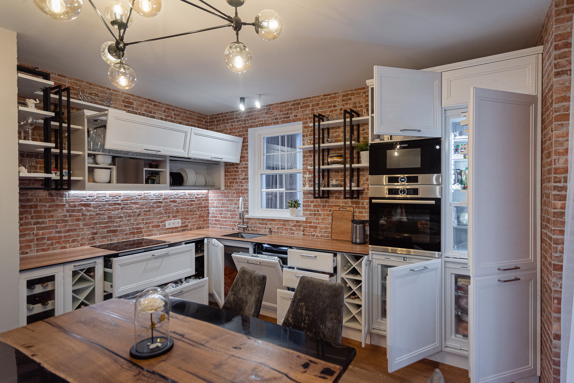 Угловая кухня Фреда фабрики GeosIdeal - фото в интерьере (ул. Ратомская) ★ Кухни на заказ в Воронеже